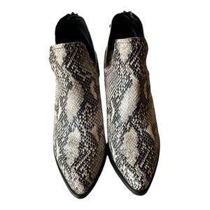 Blondo Esmee Waterproof Leather Reptile Pattern Booties Size 9.5M